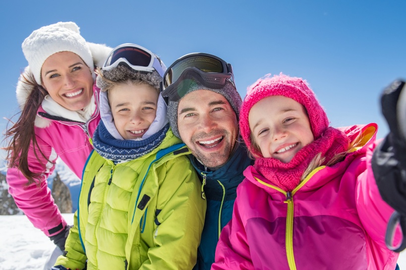 家族と行くスキーツアー旅行の種類と選ぶ際の注意点　